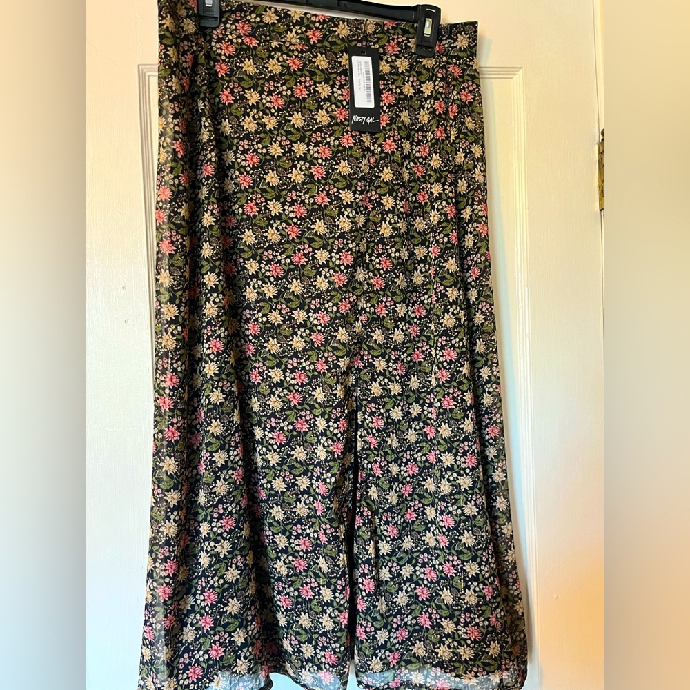 Floral skirt with slit detail.